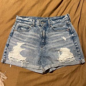 American Eagle High Rise Mom Shorts. Never worn size 8